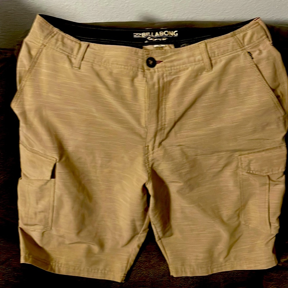 Billabong submersibles hybrid shorts/ 4 way stretch/ size 34 mens.